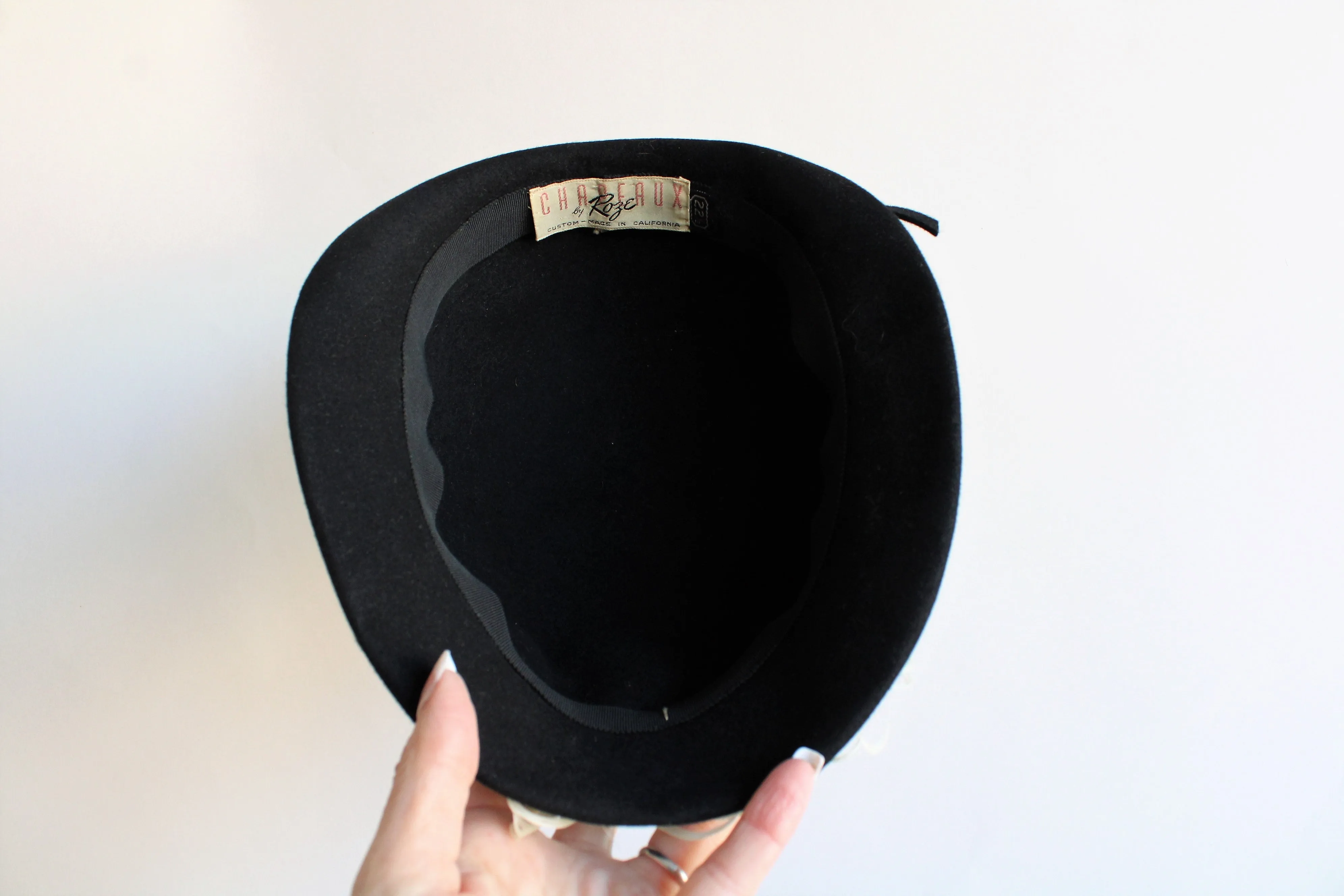 Vintage 1930s 1940s Black Wool Hat with Feathers