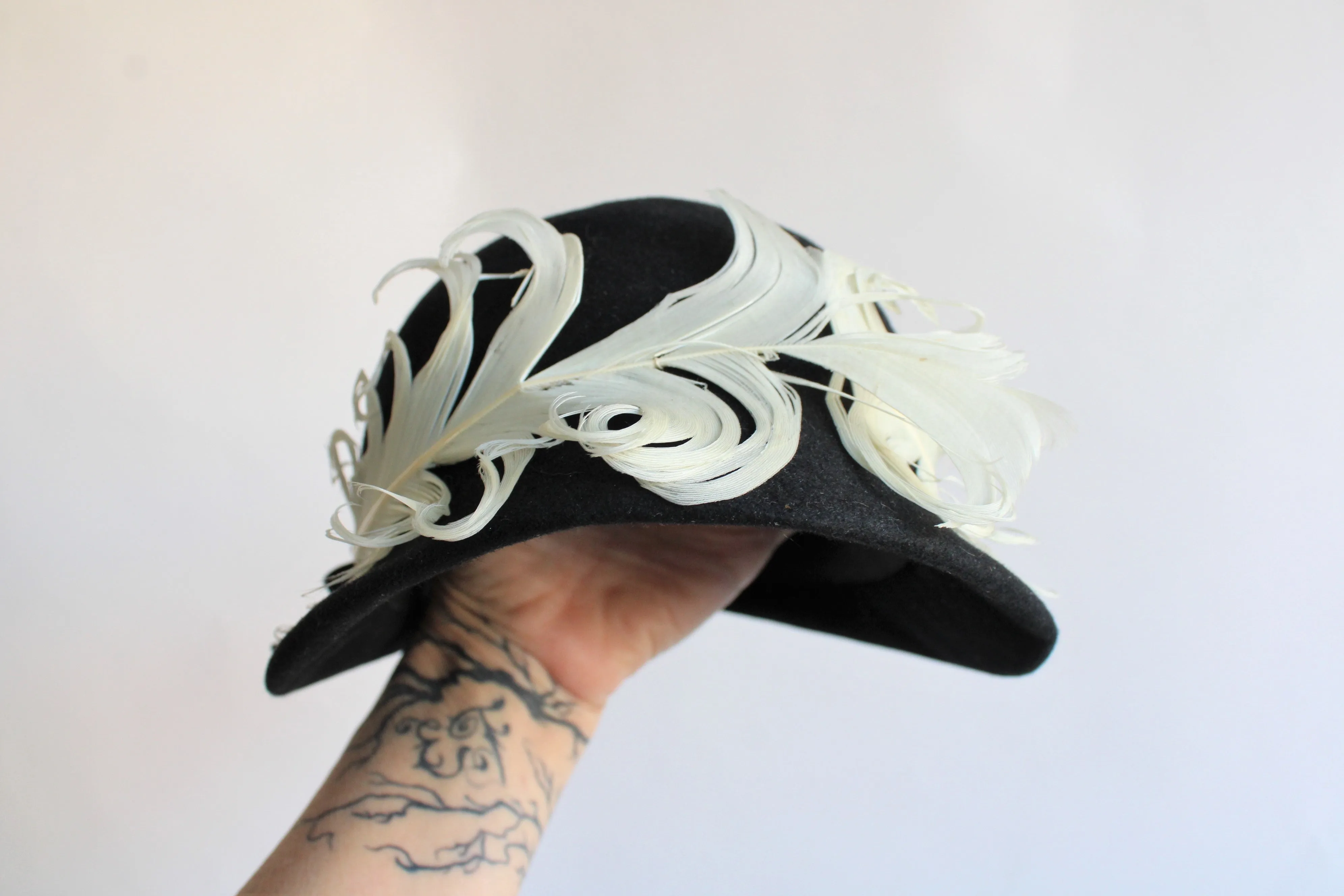 Vintage 1930s 1940s Black Wool Hat with Feathers