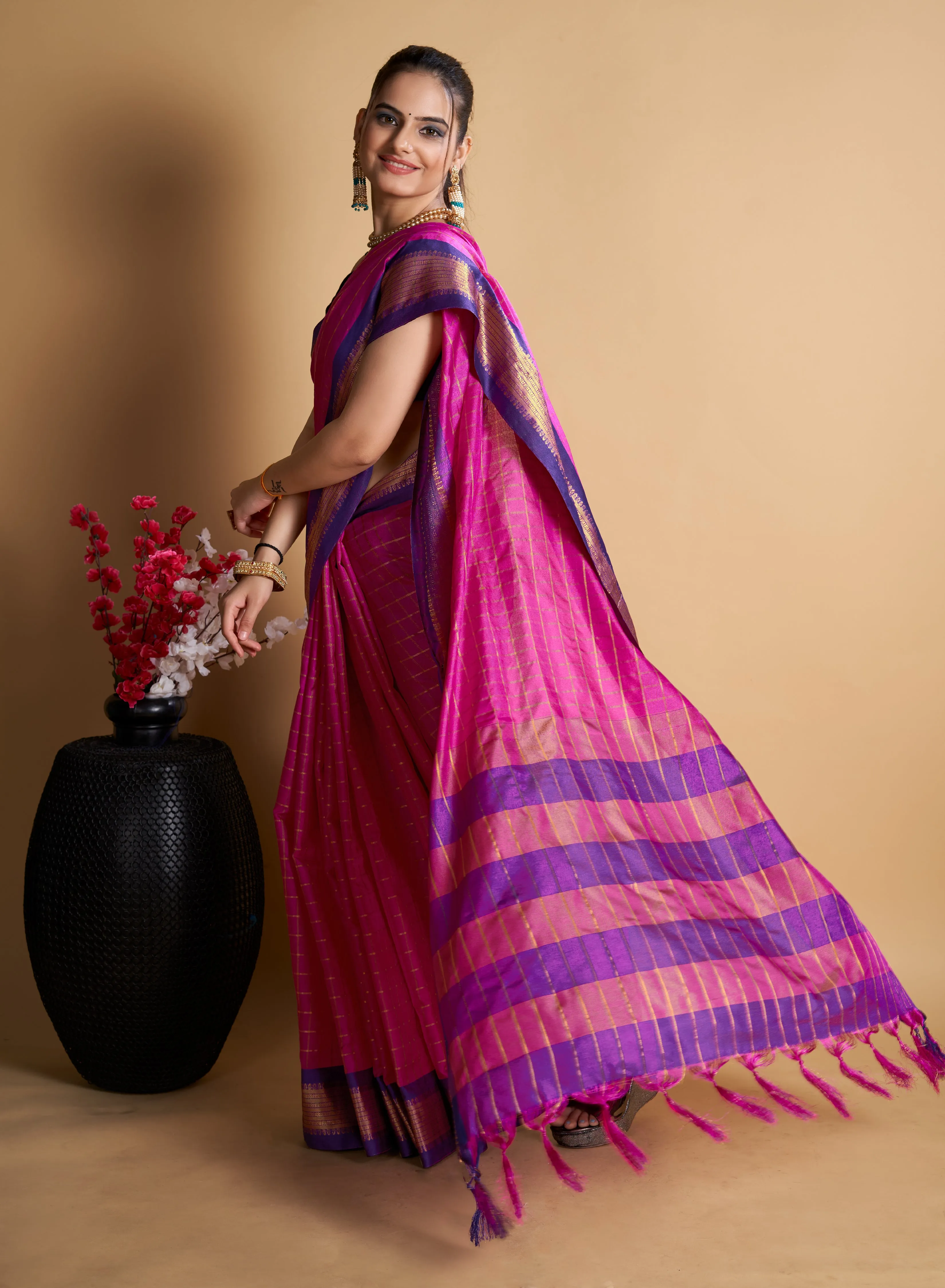 Women Party Wear Designer Pink Color Chex Pattern Silk Blend Saree Collection