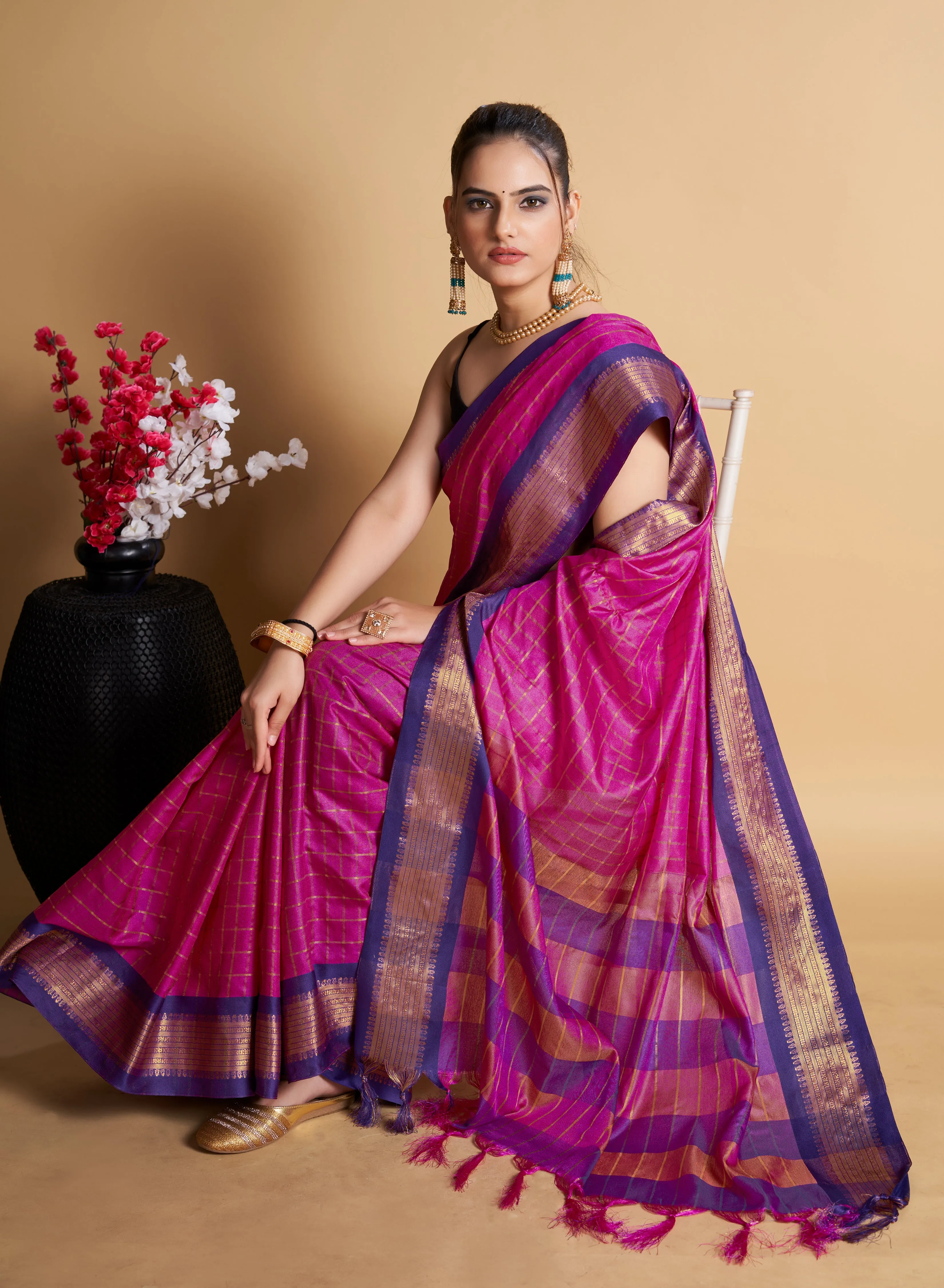 Women Party Wear Designer Pink Color Chex Pattern Silk Blend Saree Collection